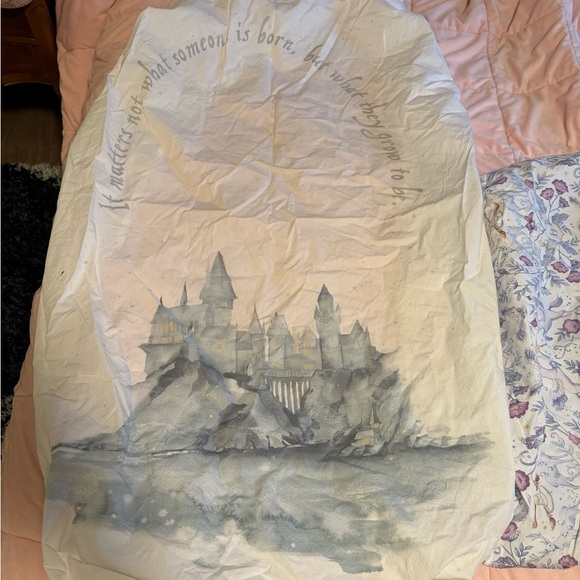 Pottery Barn Kids - Hogwarts Crib Sheet - Picture 1 of 2